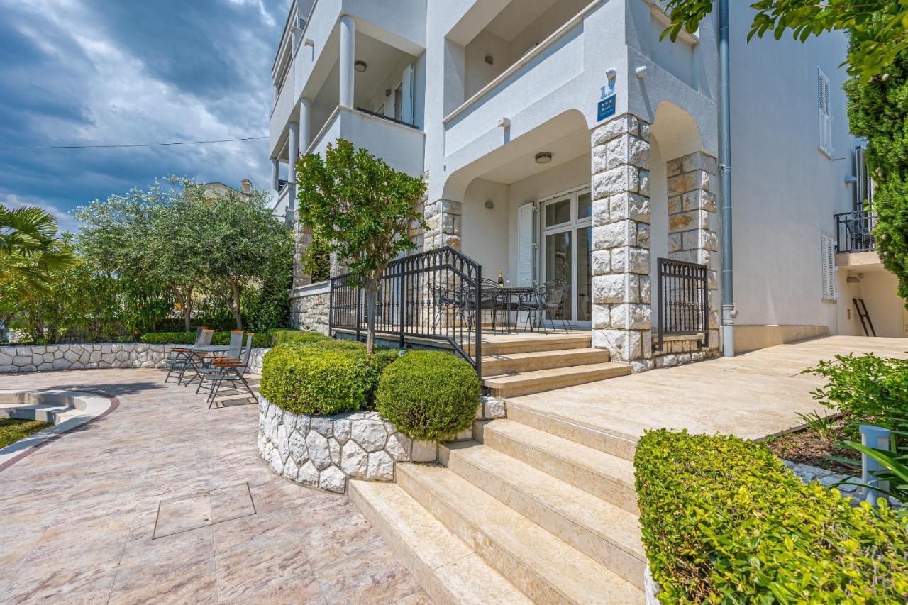 Villa Veronika Apartments Crikvenica Exterior photo